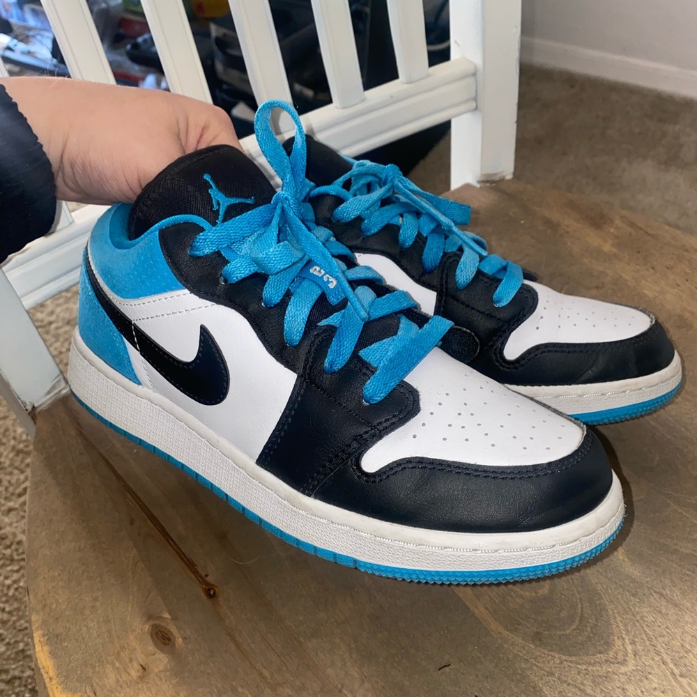Jordan 1s low in laser blue